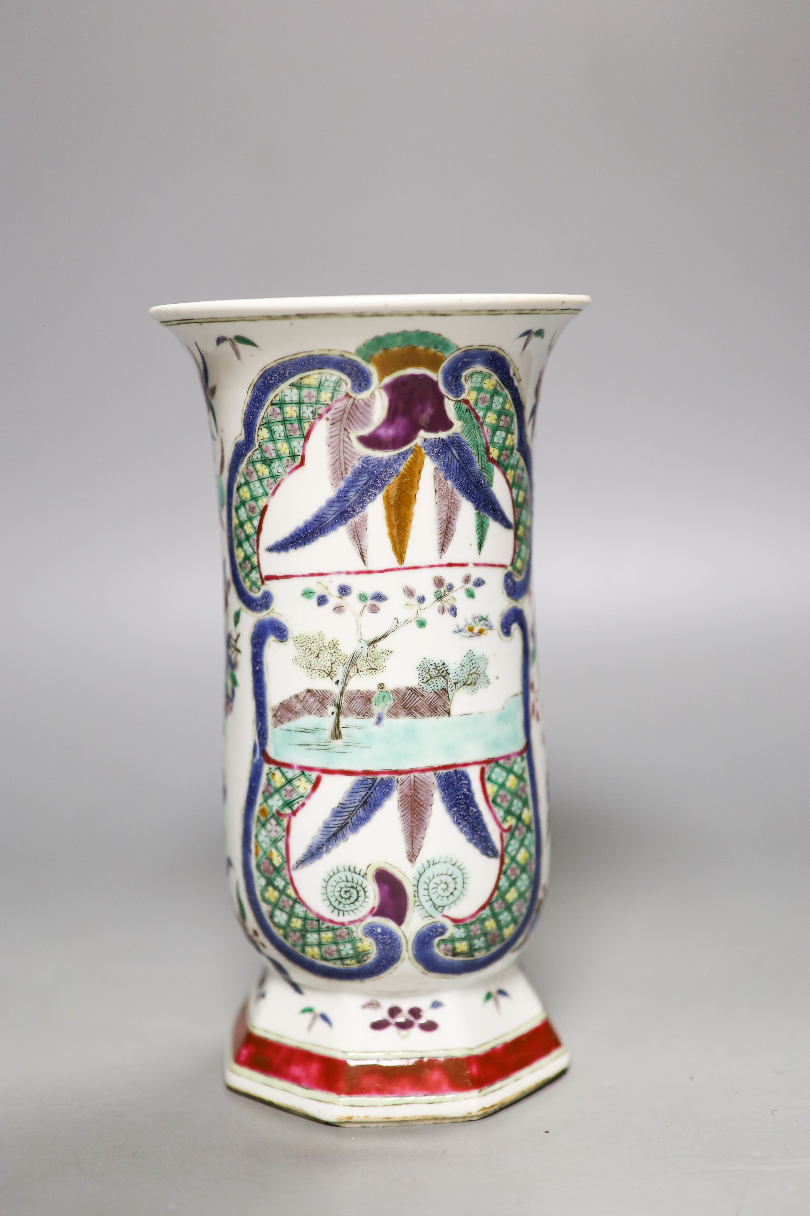 A Chinese famille verte vase, 19th century 20cm